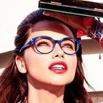Vogue Eyewear publie des photos de sa dernière campagne avec Adriana Lima