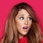 Ariana Grande dévoile son nouveau parfum Sweet Like Candy