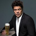 Benicio del Toro offre ses services à Heineken