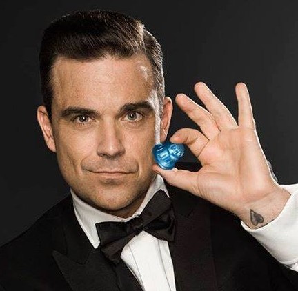 Café Royal : Robbie Williams joue les agents secrets