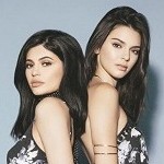 Kendall et Kylie Jenner présentent la collection printemps-été 2016 de Pacsun