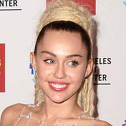 Miley Cyrus participe activement à la levée de fonds du Gala Vanguard Awards